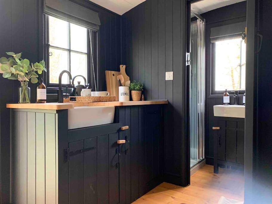 Cornwall Woodland Shepherd'S Hut - Dennis Hut Bodmin Zewnętrze zdjęcie