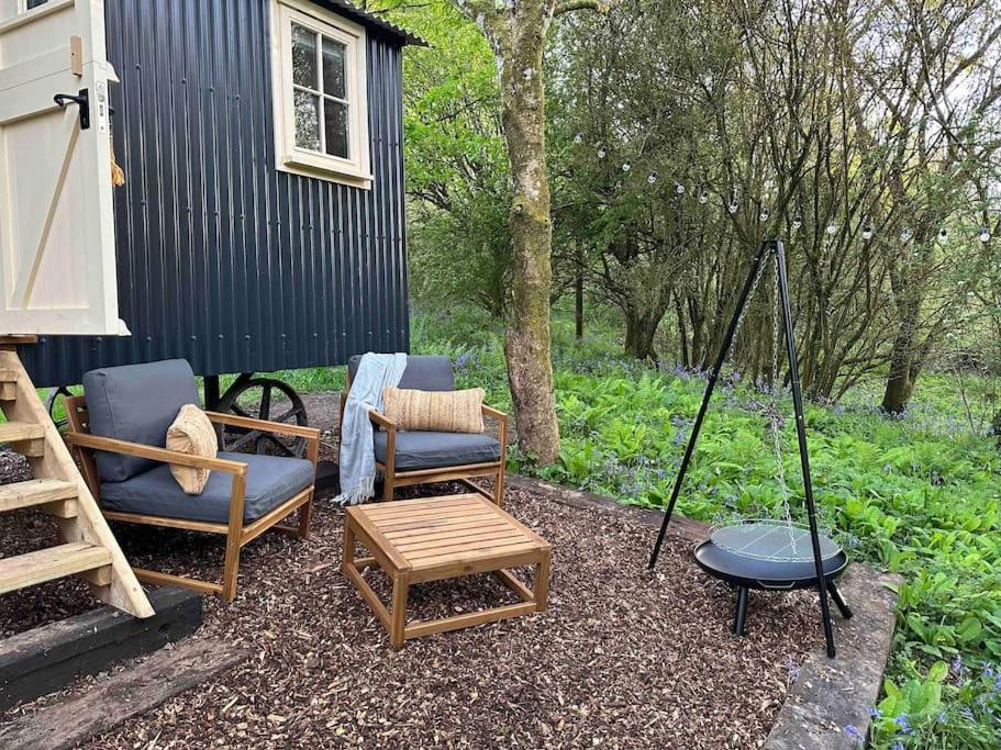 Cornwall Woodland Shepherd'S Hut - Dennis Hut Bodmin Zewnętrze zdjęcie
